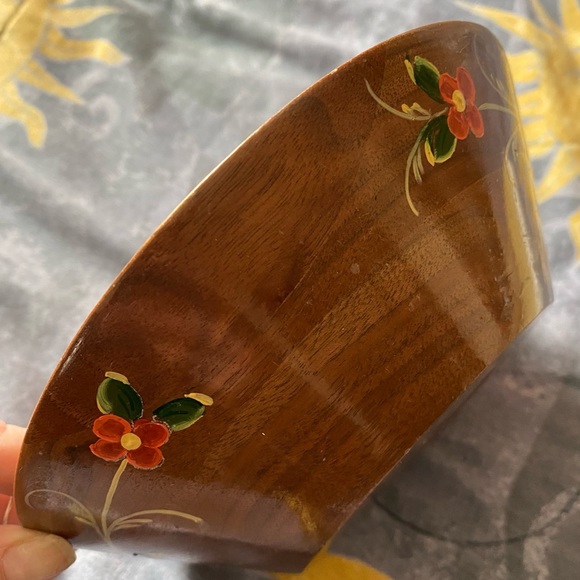 VTG Hand Painted Folk Art Wooden Bowl! Great Condition! Signed RNJH? 7” - Picture 5 of 9